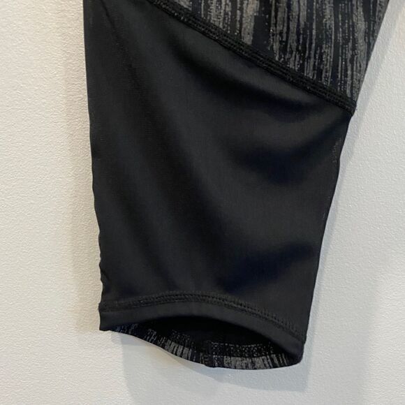 Zella Black and Gray Mesh Crop - Picture 4 of 7
